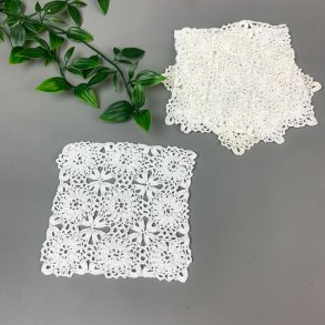 Vier gehkelte Zwischenuntersetzer