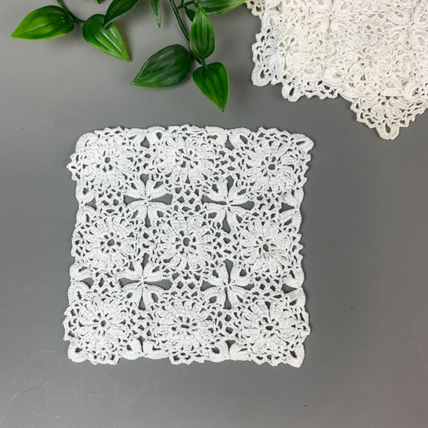 Fire hklede mellemlgsservietter