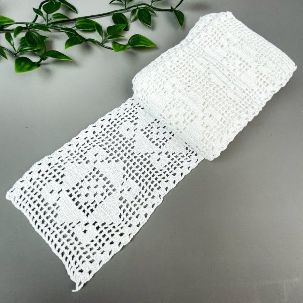 Smukt gammelt hvidt mellemv�rk � to lange stykker