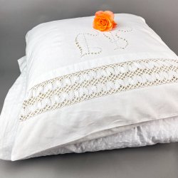 Hvidt vintage sengetj med mellemvrk