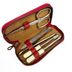 R�dt mini vintage manicures�t