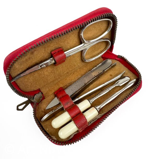R�dt mini vintage manicures�t