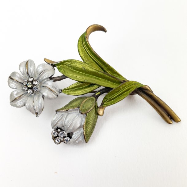 Vintage blomsterbroche med rhinsten