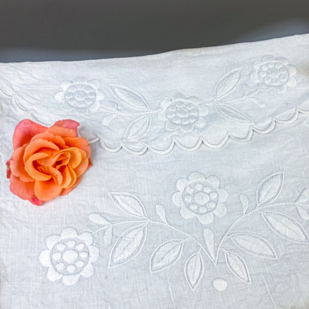 Vintage nattjspose med blomsterbroderi