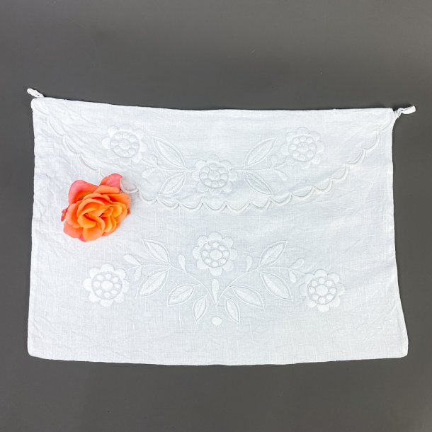 Vintage nattjspose med blomsterbroderi