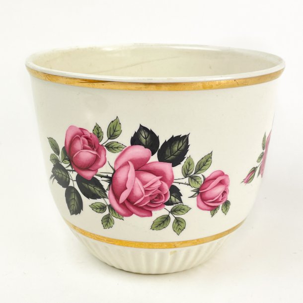 Vintage urtepotte med lyserde roser
