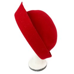 Handgefertigter roter vintage Wollhut