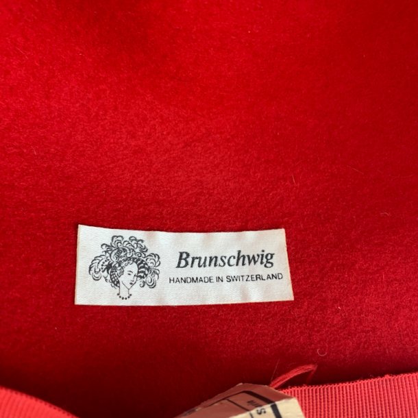 Handgefertigter roter vintage Wollhut