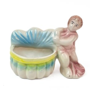 Vintage Mdchenfigur in Pastell