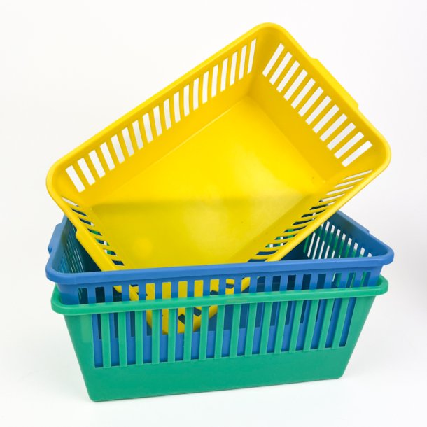  Tre farverige retro plastikkasser 