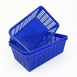 Tre bl� retro plastikkasser