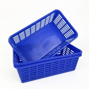 Tre bl� retro plastikkasser