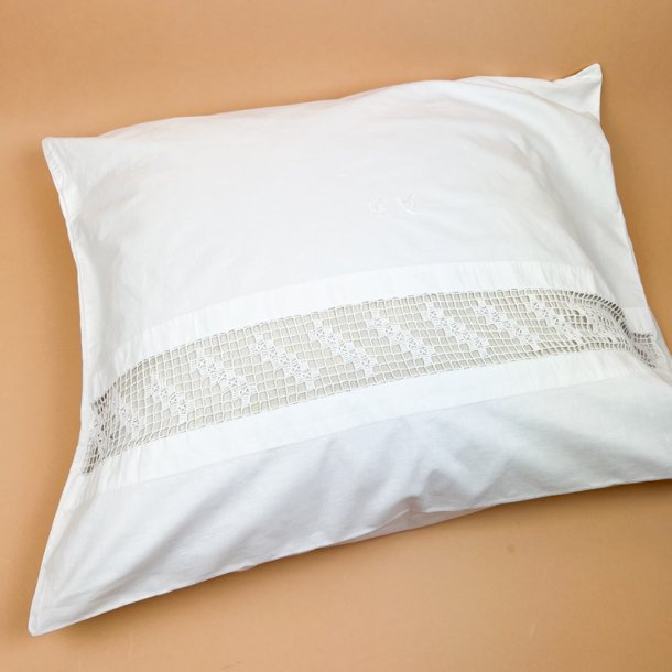 Hvidt vintage pudebetr�k mellemv�rk