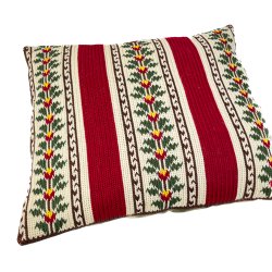 Gestricktes Retro-Sofakissen mit roten Streifen