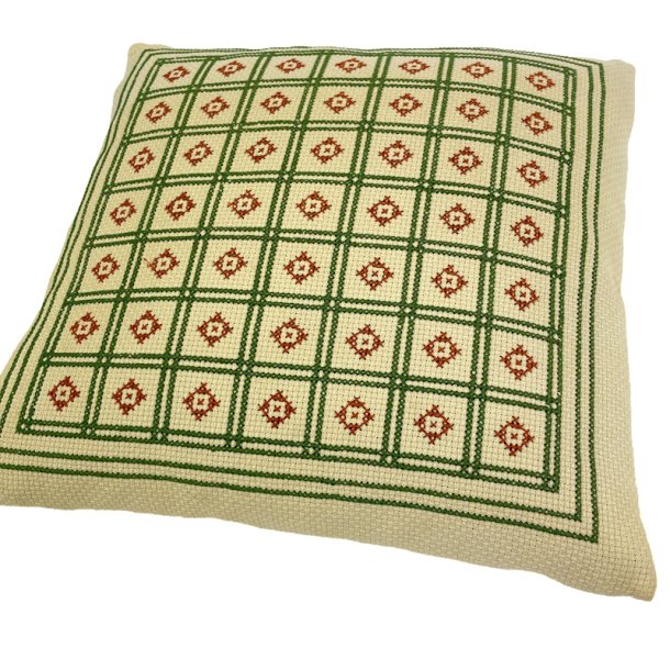 H�ndbroderet vintage pyntepude