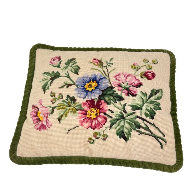 H�ndbroderet vintage pude med blomster