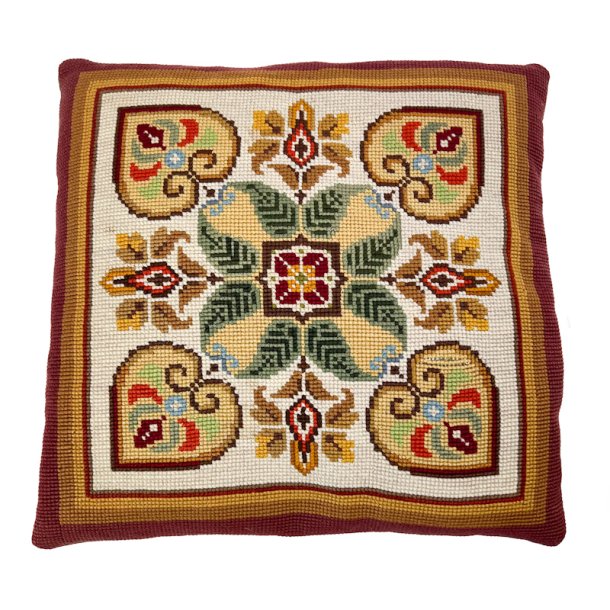 H�ndbroderet vintage pyntepude med hjerter