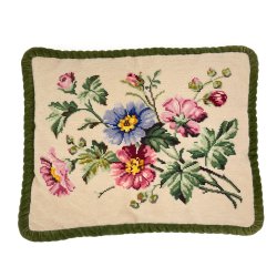 H�ndbroderet vintage pude med blomster