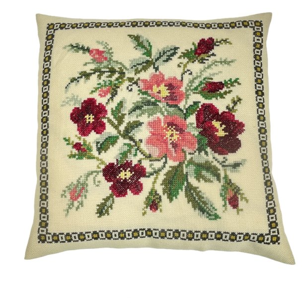 H�ndbroderet vintage pude med blomster