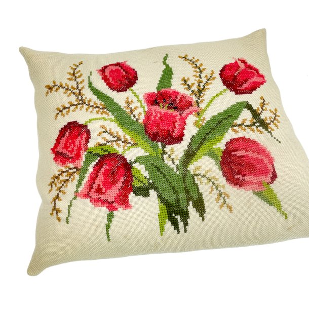 H�ndbroderet vintage pude med tulipaner