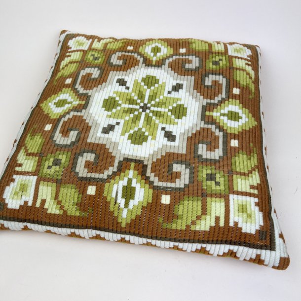 Broderet gr�n vintage pyntepude