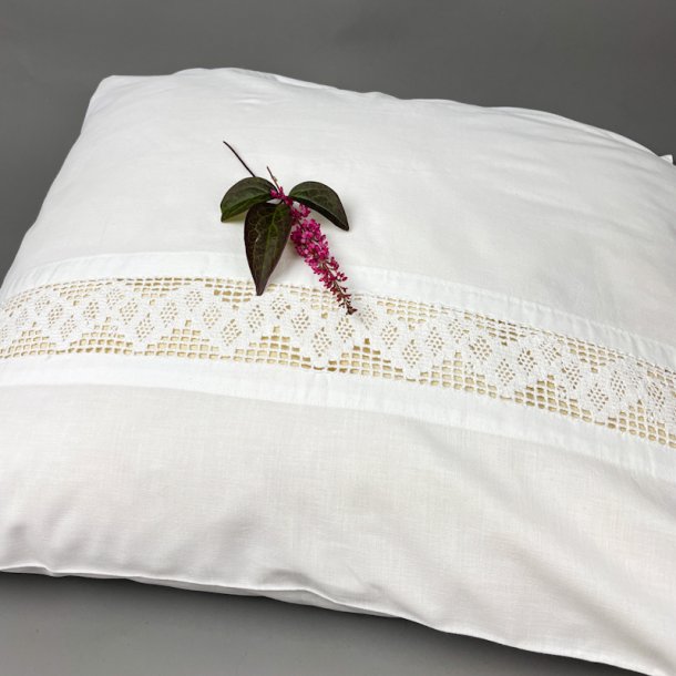 Hvidt vintage pudebetrk med mellemvrk