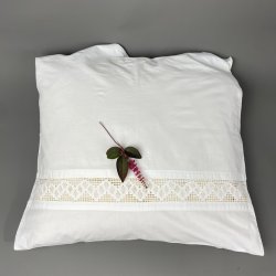 Hvidt vintage pudebetrk med mellemvrk