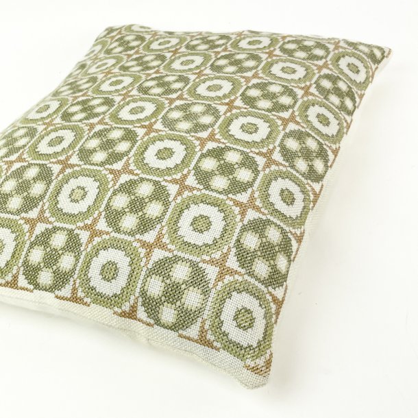 Grn retro pyntepude med broderi