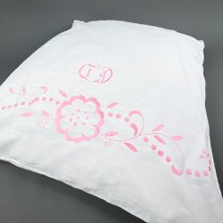 Hvidt vintage pudebetr�k lyser�dt broderi