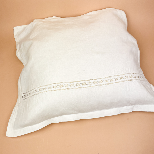 Vintage pudebetr�k med smalt broderi