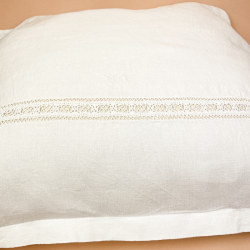 Vintage pudebetr�k med smalt broderi