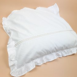 Hvidt vintage pudebetr�k med fl�sekant