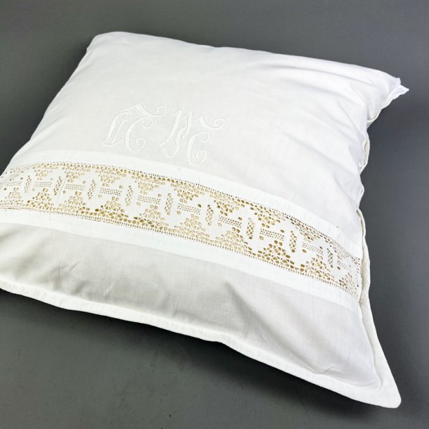 Hvidt vintage pudebetr�k monogram