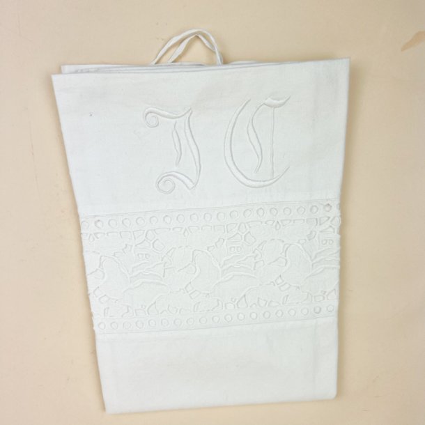 Broderet hvidt vintage pudebetr�k