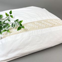 Hvidt vintage pudebetrk med mellemvrk