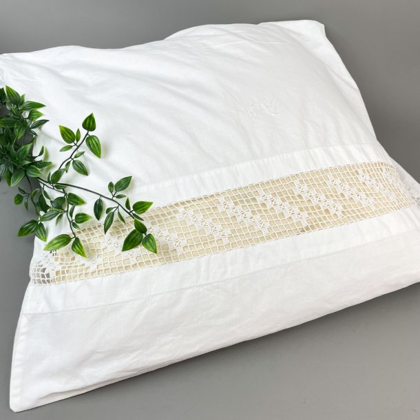 Hvidt vintage pudebetrk med mellemvrk