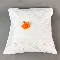 Hvidt vintage pudebetrk med engelsk broderi