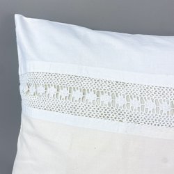 Hvidt vintage pudebetrk med mellemvrk