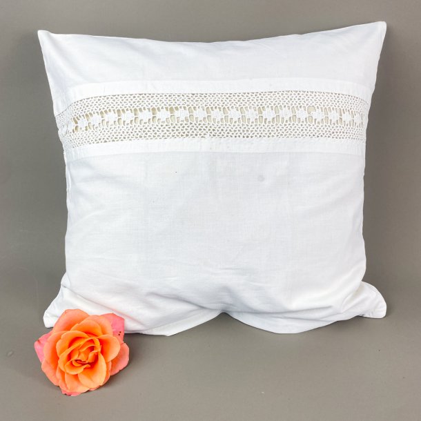 Hvidt vintage pudebetrk med mellemvrk