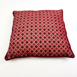R�d h�ndbroderet vintage pude