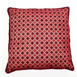 R�d h�ndbroderet vintage pude
