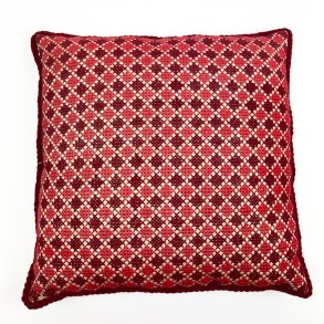 R�d h�ndbroderet vintage pude
