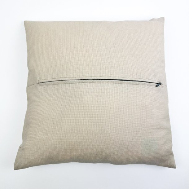 H�ndbroderet vintage pude med valmuer