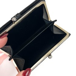 Sort vintage pung med metalsp�nde