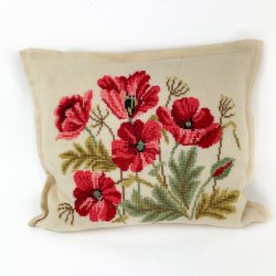 Vintage pyntepude med rde valmuer