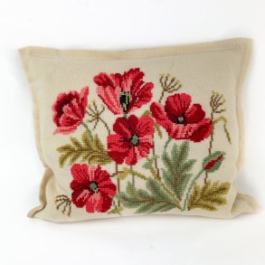 Vintage pyntepude med rde valmuer