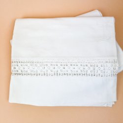To elegante vintage pyntelagener med h�klet bort