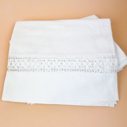 To elegante vintage pyntelagener med h�klet bort