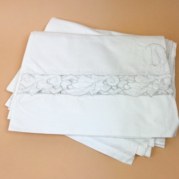 To vintage pyntelagener med mellemv�rk
