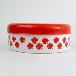 Rote und weie Retro Dose mit Kleeblattmotiv